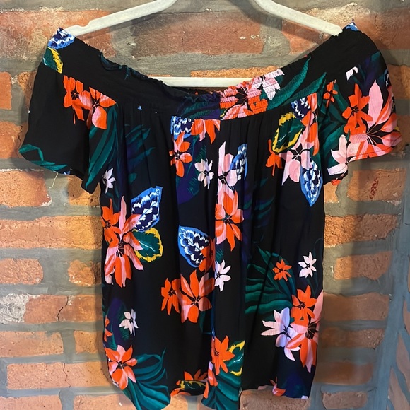 Off the Shoulder Smocked Floral Top - Picture 4 of 5